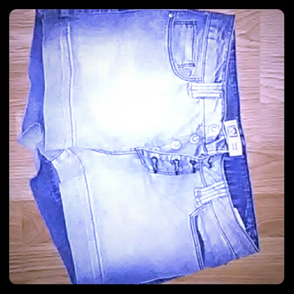 lei shorts